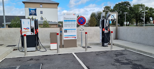 Borne de recharge de véhicules électriques TotalEnergies Station de recharge Rennes