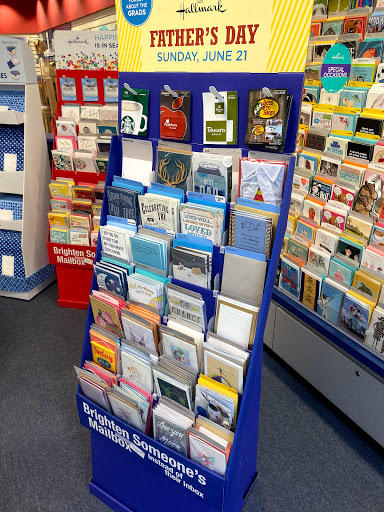 Post Office «United States Postal Service», reviews and photos, 30 E 33rd Ave, Eugene, OR 97405, USA