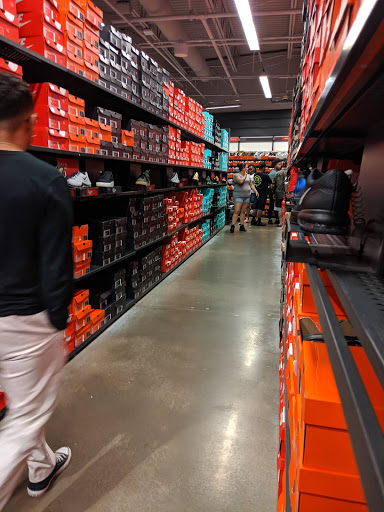 Clothing Store «Nike Factory Store», reviews and photos, 102 The Arches Cir, Deer Park, NY 11729, USA