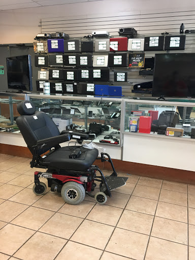 First Cash Pawn, 7751 N Lindbergh Blvd, Hazelwood, MO 63042, USA, 