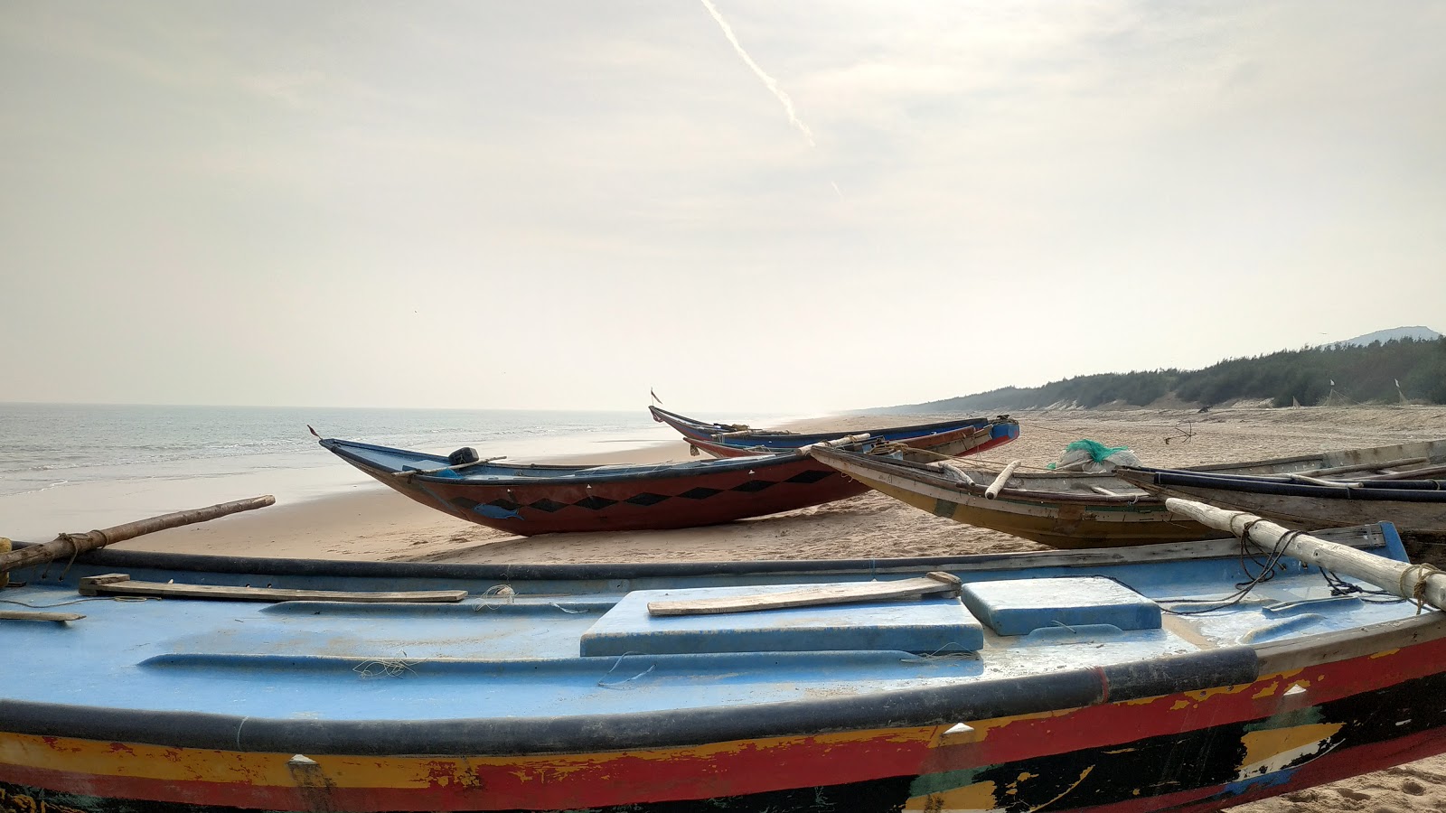 Foto van Aleswar Beach met turquoise puur water oppervlakte