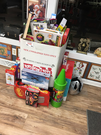 Tattoo and Piercing Shop «Lunchbox Tattoo & Body Piercing», reviews and photos, 3604 N Chapel Hill Rd, Johnsburg, IL 60050, USA