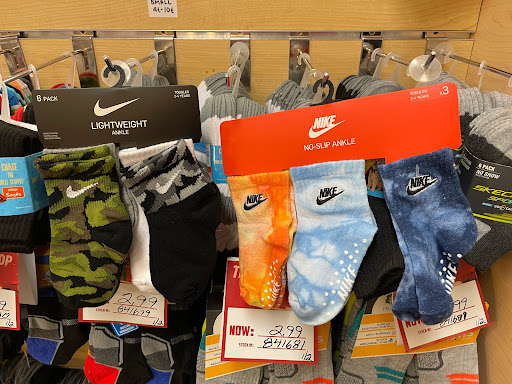 Shopping Mall «The Lakes Mall», reviews and photos, 5600 Harvey St, Muskegon, MI 49444, USA