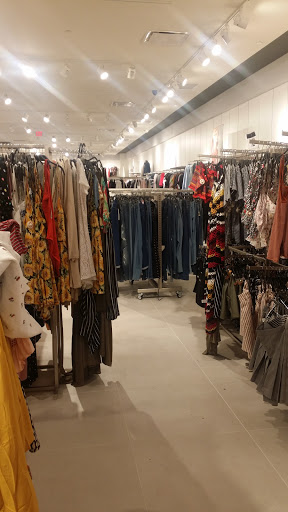 Clothing Store «F21 RED», reviews and photos, 121 Pavilion Pkwy A, Fayetteville, GA 30214, USA