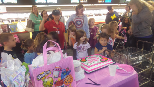 Bowling Alley «AMF Rose Bowl Lanes», reviews and photos, 28001 Groesbeck Hwy, Roseville, MI 48066, USA