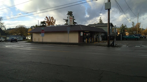 Grocery Store «West Street Grocery», reviews and photos, 305 N 7th St, St Helens, OR 97051, USA