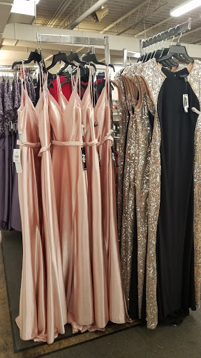 Clothing Store «K&G Fashion Superstore», reviews and photos, 5832 Columbia Pike, Falls Church, VA 22041, USA