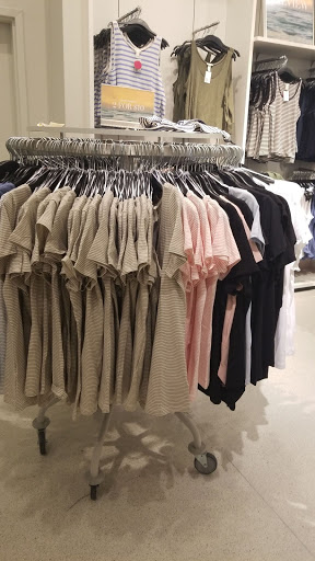 Clothing Store «H&M», reviews and photos, 4200 Conroy Rd, Orlando, FL 32839, USA