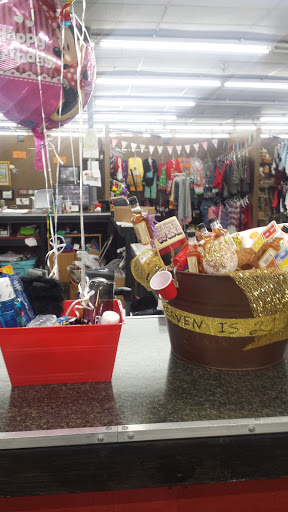 Outlet Mall «Finders Keepers Traders Outlet Mall», reviews and photos, 740-784 Chelsa Dr, Madisonville, KY 42431, USA