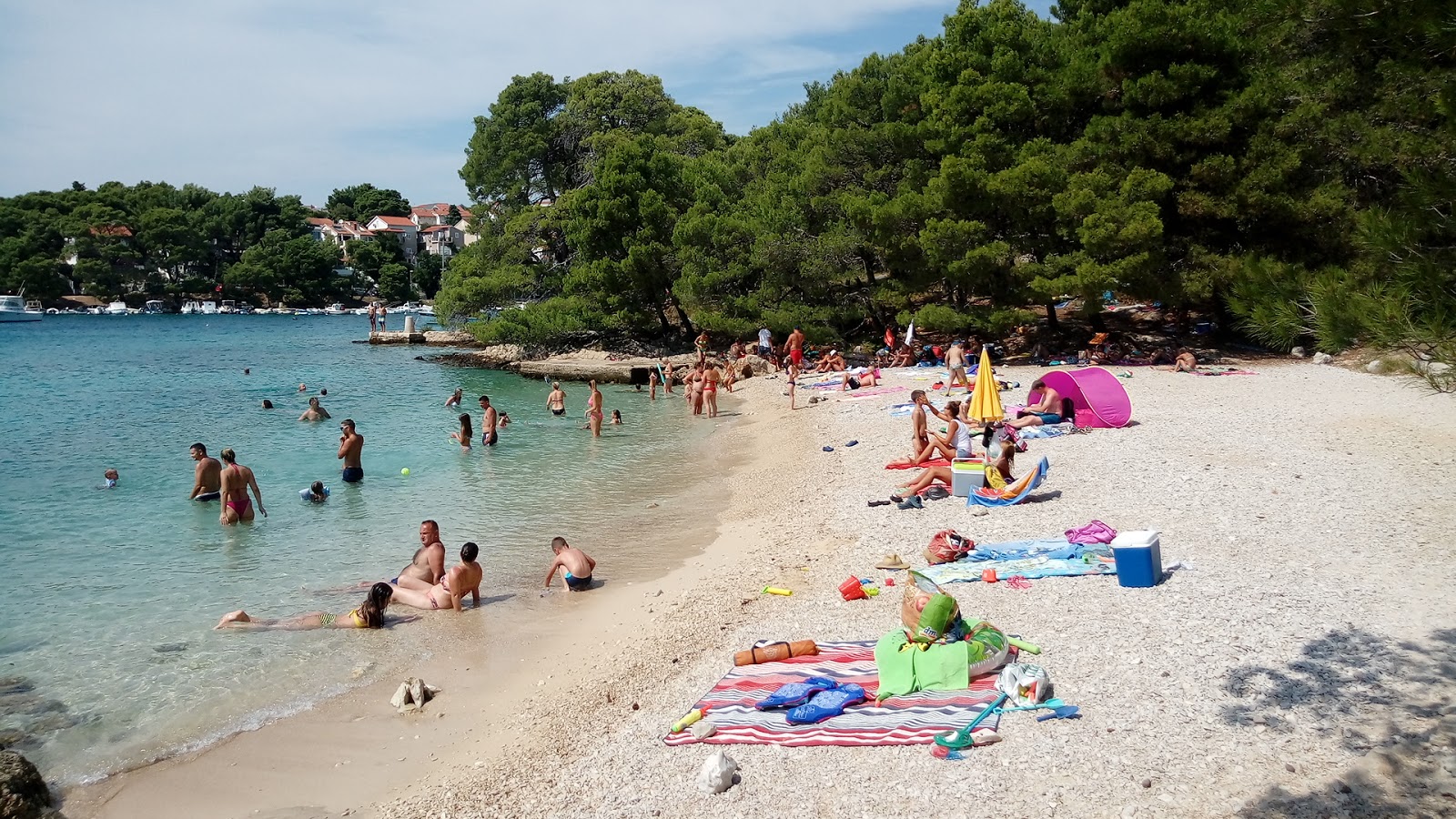 Foto von Beach Porat mit beiger sand & kies Oberfläche