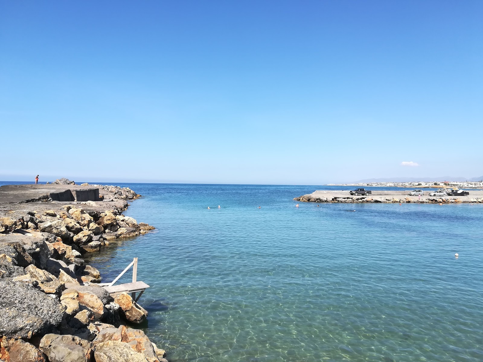 Φωτογραφία του Marina Beach και η εγκατάσταση