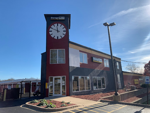 Self-Storage Facility «StorageMart», reviews and photos, 819 N Eola Rd, Aurora, IL 60502, USA
