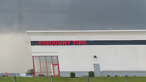 Tire Shop «Discount Tire Store - Lancaster, OH», reviews and photos, 2820 Columbus-Lancaster Rd NW, Lancaster, OH 43130, USA