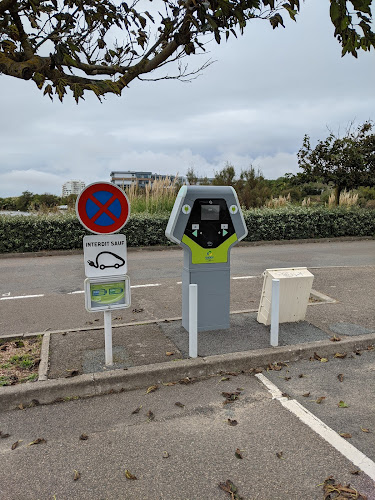 Borne de recharge de véhicules électriques SyDEV Station de recharge Les Sables-d'Olonne