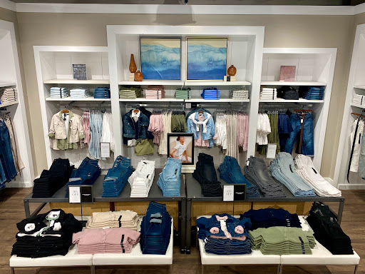 Clothing Store «Banana Republic», reviews and photos, 454 Evergreen Ct, Central Valley, NY 10917, USA