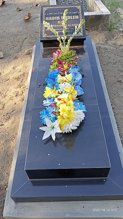 Makam sesepuh desa sumber tlaseh dan para habaib