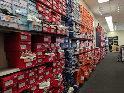 Shoe Store «Rack Room Shoes», reviews and photos, 18700 Limestone Commercial Dr, Pflugerville, TX 78660, USA