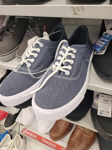 Clothing Store «Ross Dress for Less», reviews and photos, 909 N Landing Way, Renton, WA 98057, USA