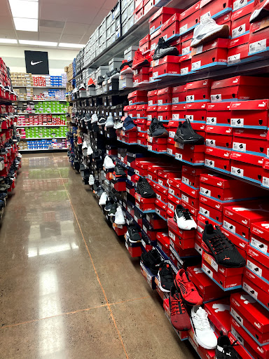 Sporting Goods Store «Nike Factory Store», reviews and photos, 1001 N Arney Rd #810, Woodburn, OR 97071, USA