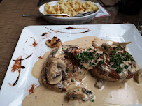 Sauce aux champignons du Restaurant de spécialités alsaciennes Restaurant Alsacien Strasbourg Schnockeloch - n°17
