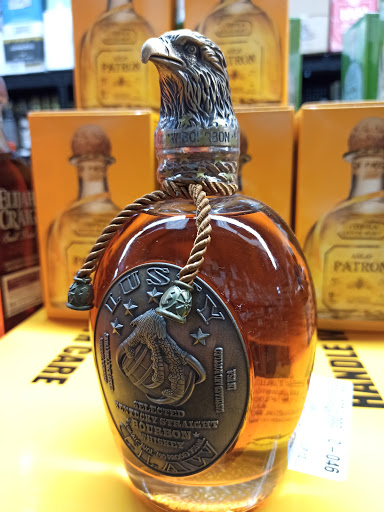 Liquor Store «Liquor Barn», reviews and photos, 287 E Dundee Rd, Wheeling, IL 60090, USA