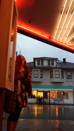 Movie Theater «Laurelhurst Theater», reviews and photos, 2735 E Burnside St, Portland, OR 97214, USA