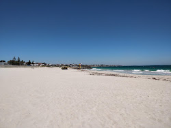 Zdjęcie Sorrento Beach z powierzchnią turkusowa czysta woda