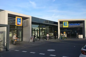 Einkaufszentrum am Landratsamt image