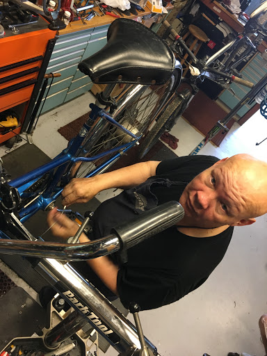 Bicycle Store «2 Bici Bicycle Shop», reviews and photos, 8695 Archer Ave, Willow Springs, IL 60480, USA