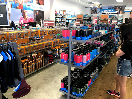 Sportswear Store «Columbia Sportswear Store - Gilroy, CA», reviews and photos, 681 Leavesley Rd d135, Gilroy, CA 95020, USA