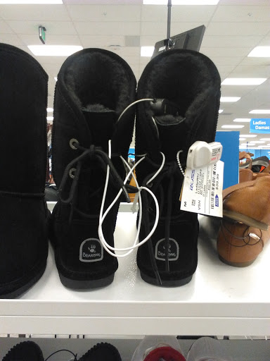 Clothing Store «Ross Dress for Less», reviews and photos, 723 Rio Rancho Rd, Pomona, CA 91766, USA