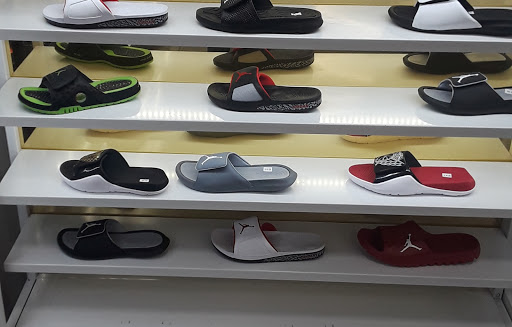 Shoe Store «Shoe Palace», reviews and photos, 8155 Camino Arroyo #13, Gilroy, CA 95020, USA