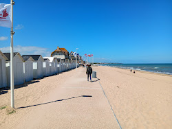 Photo de Bernieres-sur-Mer Beach zone des équipements