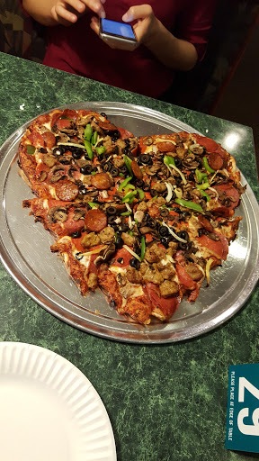Pizza Restaurant «Round Table Pizza», reviews and photos, 815 1st St, Gilroy, CA 95020, USA