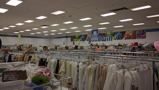 Thrift Store «Gilbert & Guadalupe Goodwill Retail Store & Donation Center», reviews and photos, 868 N Gilbert Rd, Gilbert, AZ 85234, USA
