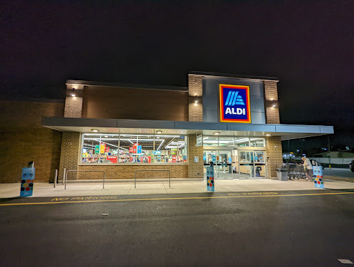 Supermarket «ALDI», reviews and photos, 7235 39th St, Lyons, IL 60534, USA