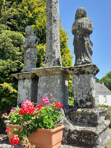 attractions Croix de cimetière Lanvaudan