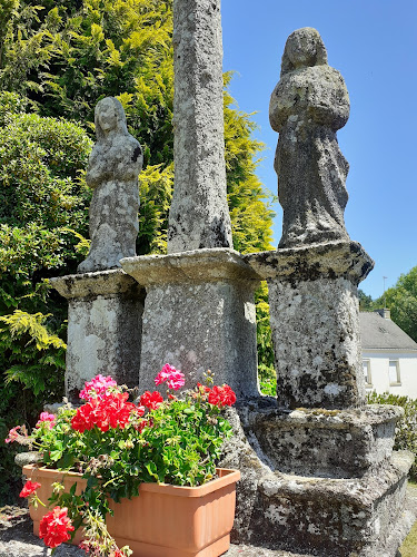 Croix de cimetière à Lanvaudan