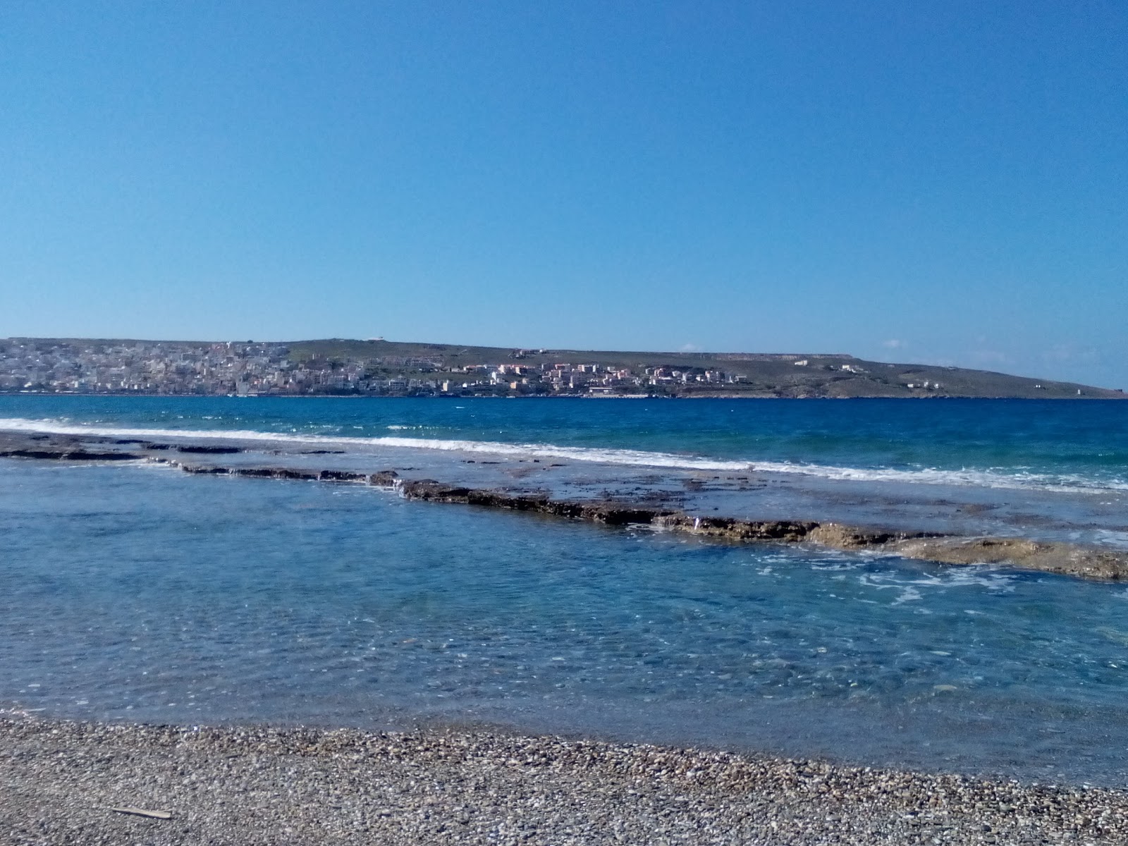 Foto von Petras beach mit geräumiger strand