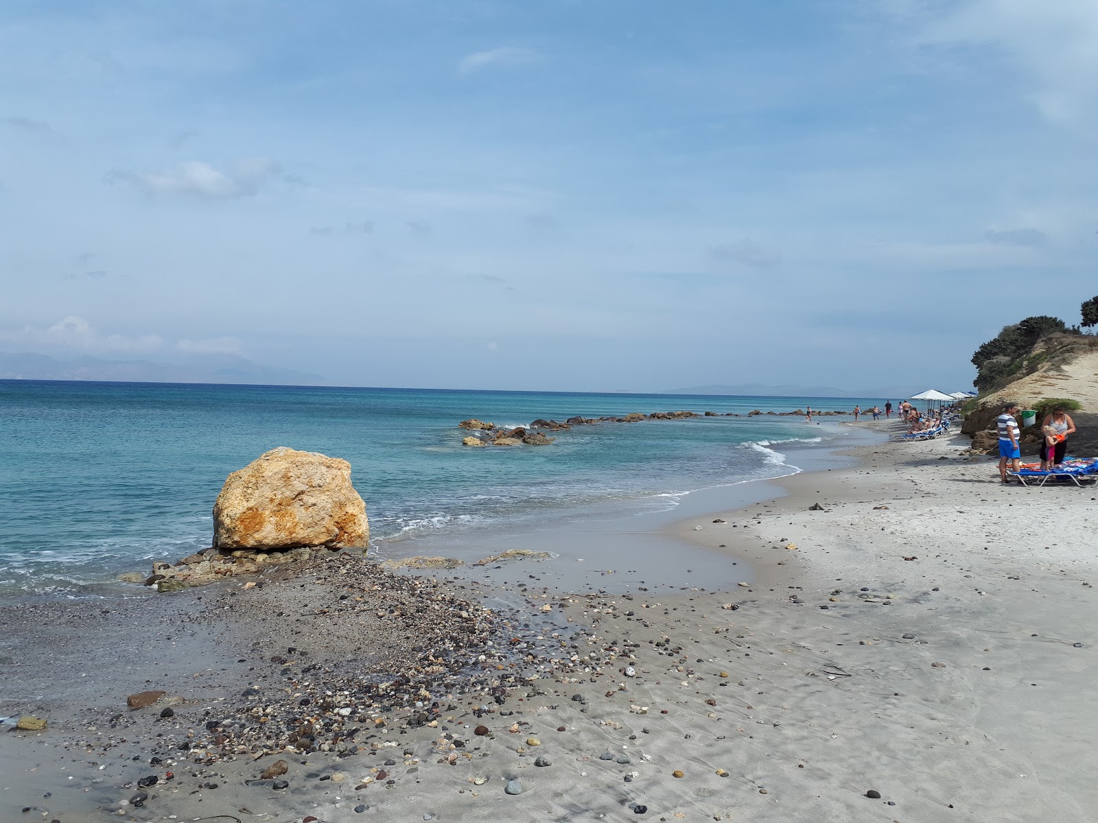 Fotografie cu Kouros Palace beach cu o suprafață de apa pură turcoaz