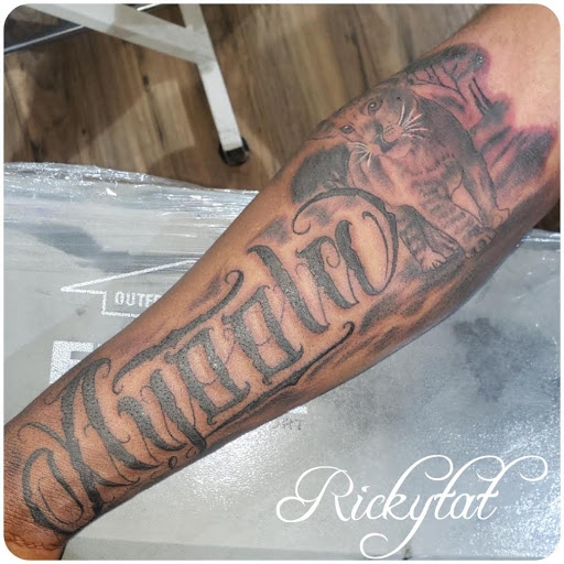 Tattoo Shop «Hollywood Tattoos», reviews and photos, 104 Market St, Newark, NJ 07102, USA