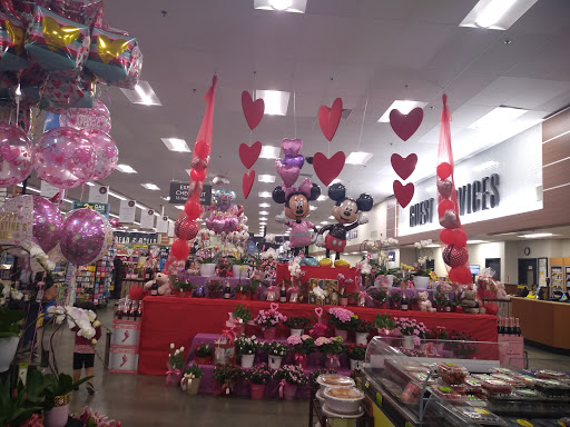 Grocery Store «Safeway», reviews and photos, 905 1st St, Gilroy, CA 95020, USA