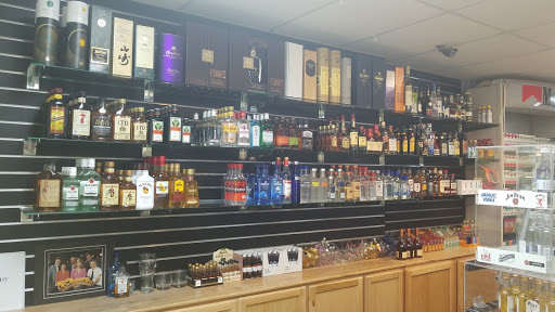 Wine Store «Madden Beverage», reviews and photos, 335 North St, Saco, ME 04072, USA