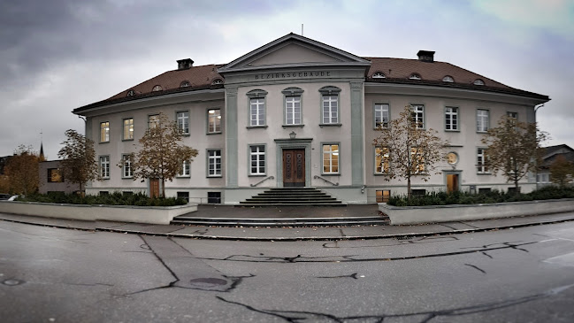 Kommentare und Rezensionen über Bezirksgericht Bülach