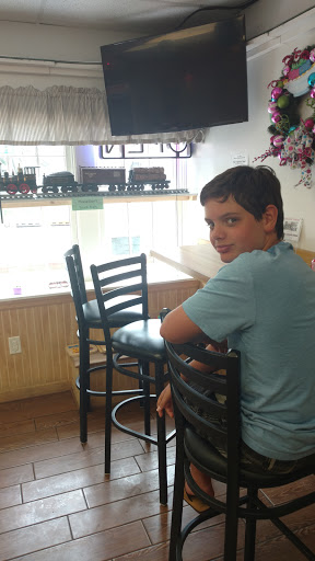 Ice Cream Shop «Waldwick Whistle Shop», reviews and photos, 27 Frederick St, Waldwick, NJ 07463, USA