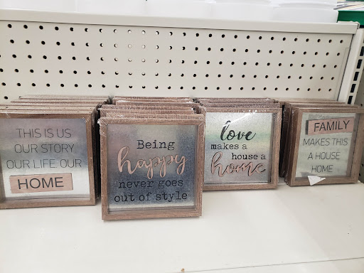 Dollar Store «Dollar Tree», reviews and photos, 7700a Gunston Plaza Dr, Lorton, VA 22079, USA