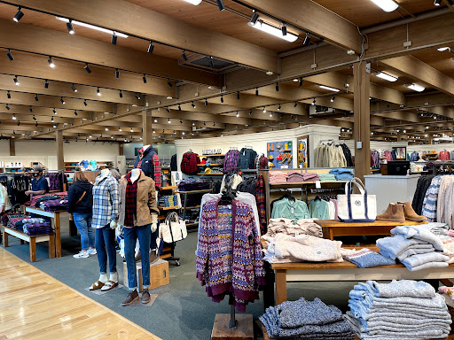 Clothing Store «L.L. Bean Outlet», reviews and photos, 1 Freeport Village Station, Freeport, ME 04033, USA