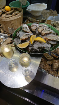 Huître du Restaurant de fruits de mer Chez Léon Huîtres et Coquillages Livraison Plateaux/Vente à emporter à Lyon - n°17