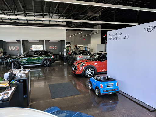 Used Car Dealer «MINI of Portland», reviews and photos, 9134 SW Canyon Rd, Portland, OR 97225, USA