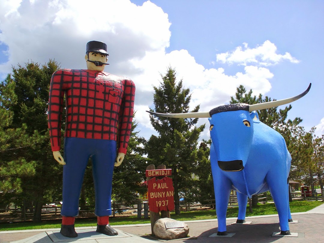 Paul Bunyan & Babe the Blue Ox Statues